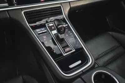 Sell Porsche Panamera Sport Turismo 2019 - 69880 EUR, 97640 km - AUTO.MOTO.pt