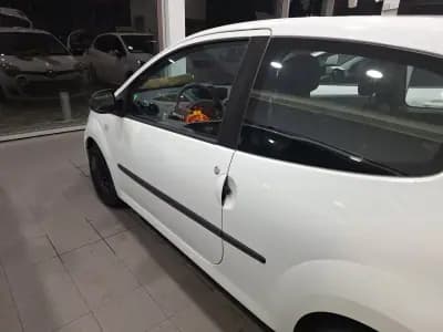 Vendo Renault Twingo 2014 - 5900 EUR, 161264 km - AUTO.MOTO.pt