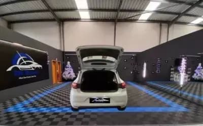 Sell Renault Clio 2021 - 18490 EUR, 45700 km - AUTO.MOTO.pt