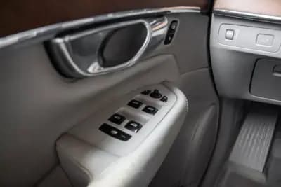 Sell Volvo XC 90 2016 - 24990 EUR, 206775 km - AUTO.MOTO.pt