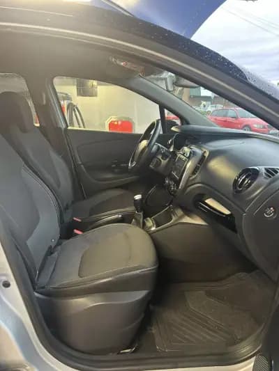 Vendo Renault Captur 2014 - 12250 EUR, 184000 km - AUTO.MOTO.pt