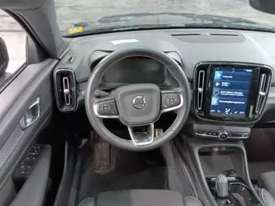 Sell Volvo XC 40 2020 - 27980 EUR, 92236 km - AUTO.MOTO.pt