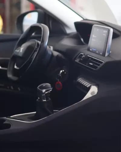 Vendo Peugeot 3008 2018 - 16500 EUR, 205000 km - AUTO.MOTO.pt