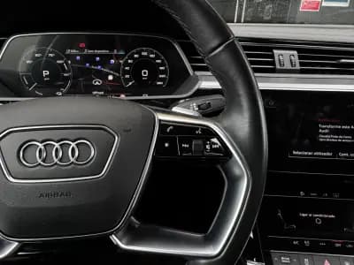 Sell Audi Q8 e-Tron Sportback 2024 - 59990 EUR, 24200 km - AUTO.MOTO.pt