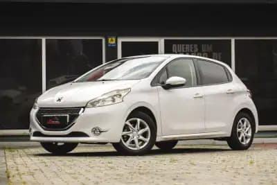 Vendo Peugeot 208 2014 - 7900 EUR, 203000 km - AUTO.MOTO.pt