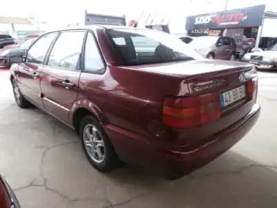 Vendo Volkswagen Passat 1994 - 2250 EUR, 333645 km - AUTO.MOTO.pt