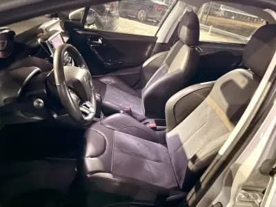 Vendo Peugeot 208 2018 - 10990 EUR, 40612 km - AUTO.MOTO.pt