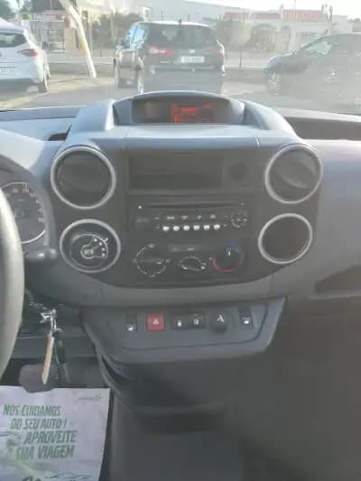 Vendo Citroën Berlingo 2017 - 13450 EUR, 136477 km - AUTO.MOTO.pt