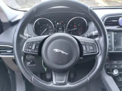 Vendo Jaguar F-Pace 2017 - 24900 EUR, 180000 km - AUTO.MOTO.pt