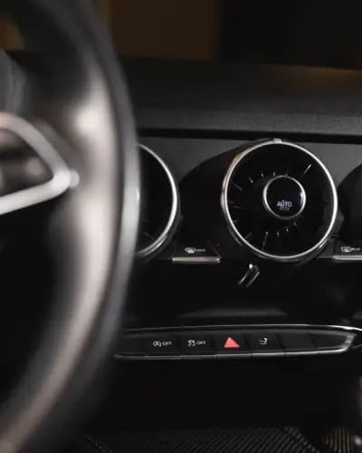 Vendo Audi TT Roadster 2018 - 24990 EUR, 136000 km - AUTO.MOTO.pt