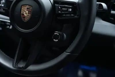 Vendo Porsche Macan 2025 - 88950 EUR, 14000 km - AUTO.MOTO.pt