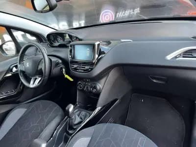 Vendo Peugeot 2008 2019 - 13900 EUR, 39416 km - AUTO.MOTO.pt