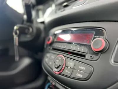 Vendo Opel Corsa 2017 - 8490 EUR, 183841 km - AUTO.MOTO.pt