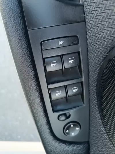 Vendo BMW 320 2011 - 14900 EUR, 206000 km - AUTO.MOTO.pt