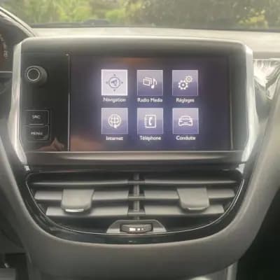 Vendo Peugeot 208 2016 - 9990 EUR, 103782 km - AUTO.MOTO.pt