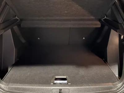 Vendo Peugeot e-2008 2021 - 19900 EUR, 40000 km - AUTO.MOTO.pt