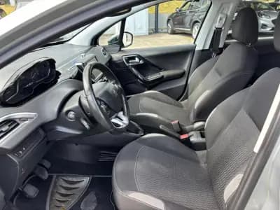 Sell Peugeot 208 2016 - 11490 EUR, 155000 km - AUTO.MOTO.pt