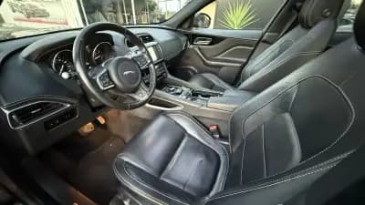 Vendo Jaguar F-Pace 2018 - 24990 EUR, 165000 km - AUTO.MOTO.pt