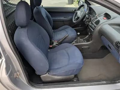 Sell Peugeot 206 2005 - 1750 EUR, 393364 km - AUTO.MOTO.pt