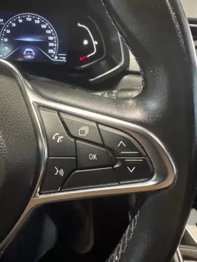 Vendo Renault Captur 2021 - 19250 EUR, 93431 km - AUTO.MOTO.pt