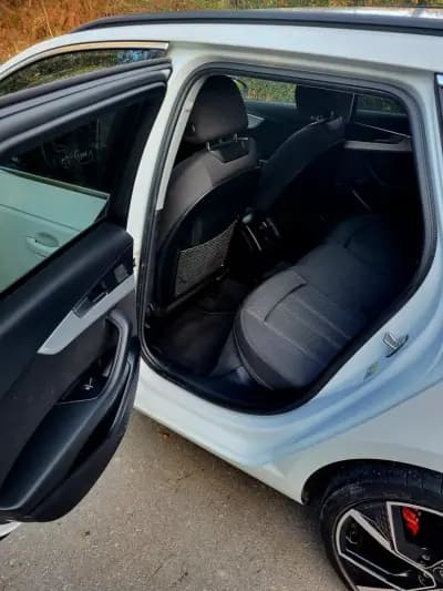 Vendo Audi A4 Avant 2017 - 22990 EUR, 183300 km - AUTO.MOTO.pt