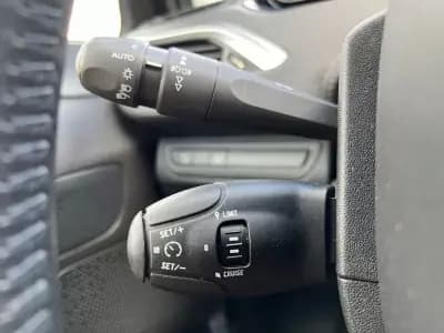 Sell Peugeot 208 2019 - 10450 EUR, 84000 km - AUTO.MOTO.pt