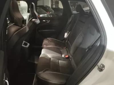 Sell Volvo XC 60 2018 - 31490 EUR, 132000 km - AUTO.MOTO.pt