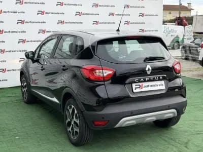 Vendo Renault Captur 2016 - 12990 EUR, 142000 km - AUTO.MOTO.pt