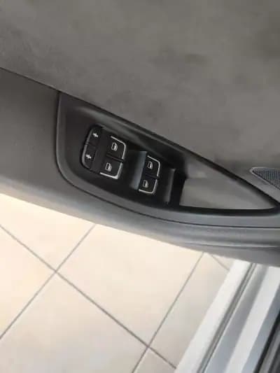 Vendo Audi A6 Avant 2018 - 22950 EUR, 153300 km - AUTO.MOTO.pt