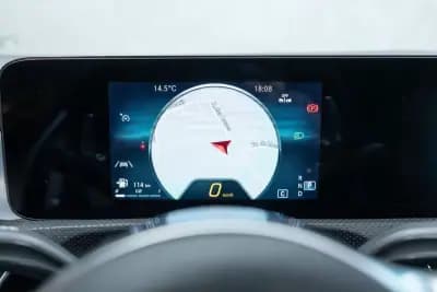 Vendo Mercedes-Benz CLA 180 2022 - 34950 EUR, 67000 km - AUTO.MOTO.pt