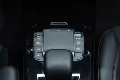 Vendo Mercedes-Benz CLA 180 2022 - 34950 EUR, 67000 km - AUTO.MOTO.pt