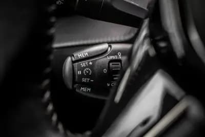 Vendo Peugeot e-2008 2021 - 20850 EUR, 59500 km - AUTO.MOTO.pt