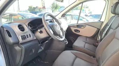 Vendo Renault Trafic 2017 - 21900 EUR, 241154 km - AUTO.MOTO.pt