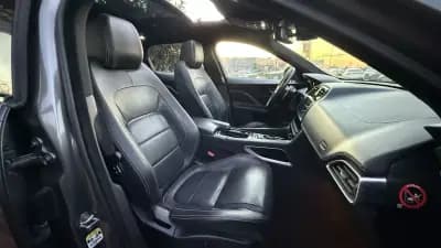 Vendo Jaguar F-Pace 2018 - 24990 EUR, 165000 km - AUTO.MOTO.pt