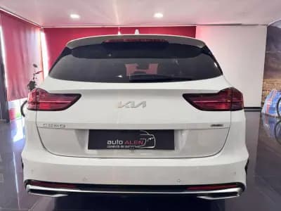 Vendo Kia Ceed SW 2023 - 22750 EUR, 83000 km - AUTO.MOTO.pt