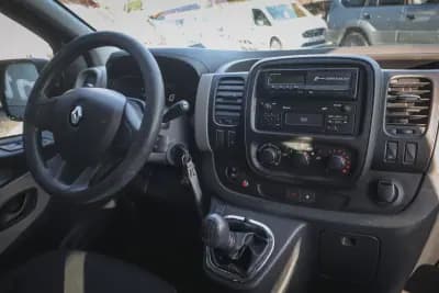 Vendo Renault Trafic 2017 - 21750 EUR, 201400 km - AUTO.MOTO.pt