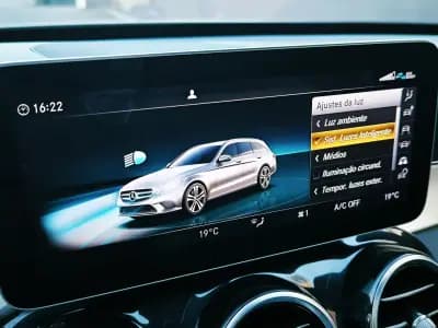 Vendo Mercedes-Benz C 300 2020 - 28950 EUR, 166000 km - AUTO.MOTO.pt