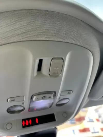 Vendo Peugeot 308 2015 - 8900 EUR, 210000 km - AUTO.MOTO.pt