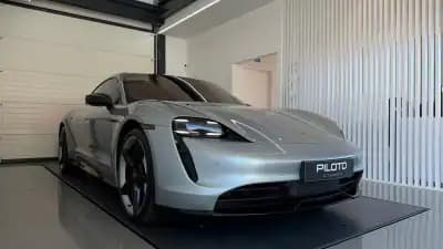 Vendo Porsche Taycan 2020 - 72000 EUR, 96306 km - AUTO.MOTO.pt