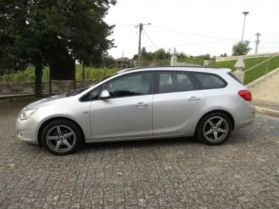 Sell Opel Astra Sports Tourer 2011 - 5990 EUR, 258000 km - AUTO.MOTO.pt
