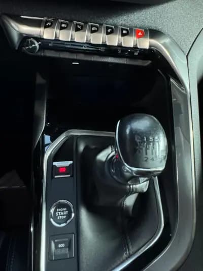 Vendo Peugeot 3008 2022 - 25490 EUR, 93958 km - AUTO.MOTO.pt