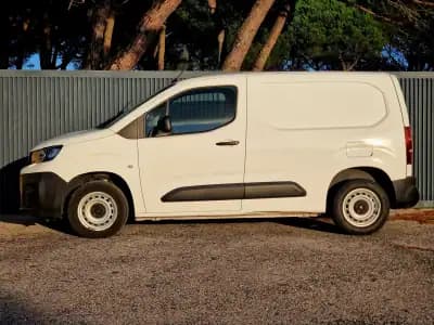 Vendo Peugeot Partner 2021 - 13990 EUR, 106734 km - AUTO.MOTO.pt