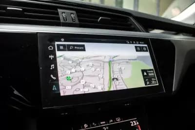 Vendo Audi Q8 e-Tron Sportback 2023 - 52900 EUR, 34353 km - AUTO.MOTO.pt