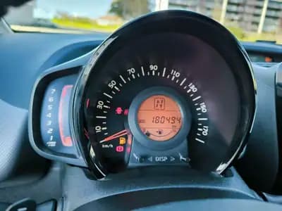 Vendo Peugeot 108 2018 - 9999 EUR, 180453 km - AUTO.MOTO.pt
