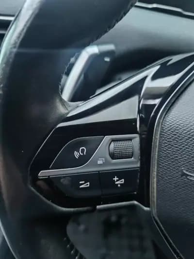 Vendo Peugeot 5008 2021 - 19900 EUR, 128209 km - AUTO.MOTO.pt