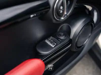 Sell MINI 2019 - 17990 EUR, 53900 km - AUTO.MOTO.pt