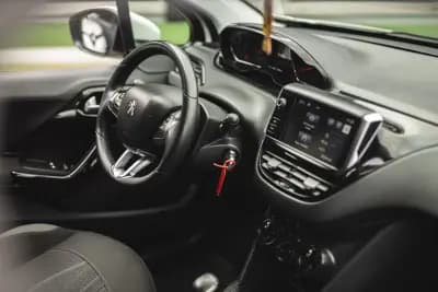 Vendo Peugeot 208 2014 - 7900 EUR, 203000 km - AUTO.MOTO.pt