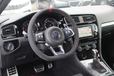 Vendo Volkswagen Golf 2017 - 33990 EUR, 55000 km - AUTO.MOTO.pt
