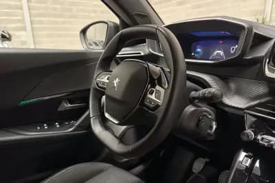 Vendo Peugeot 2008 2023 - 16950 EUR, 58860 km - AUTO.MOTO.pt