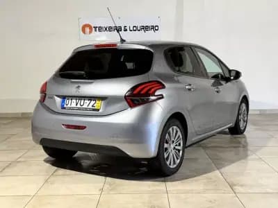 Sell Peugeot 208 2018 - 11900 EUR, 123326 km - AUTO.MOTO.pt